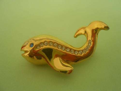 MARKED DOWN! Vintage Whale Brooch (4cm in length)